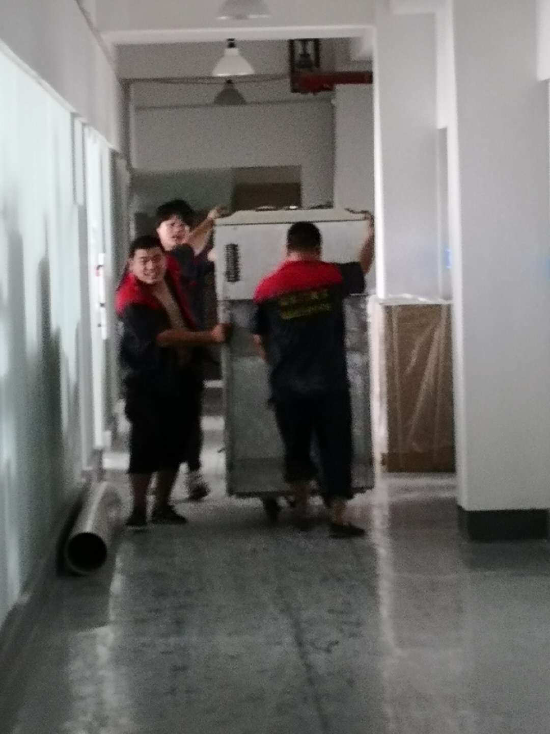 江干區(qū)服裝廠搬運現(xiàn)場